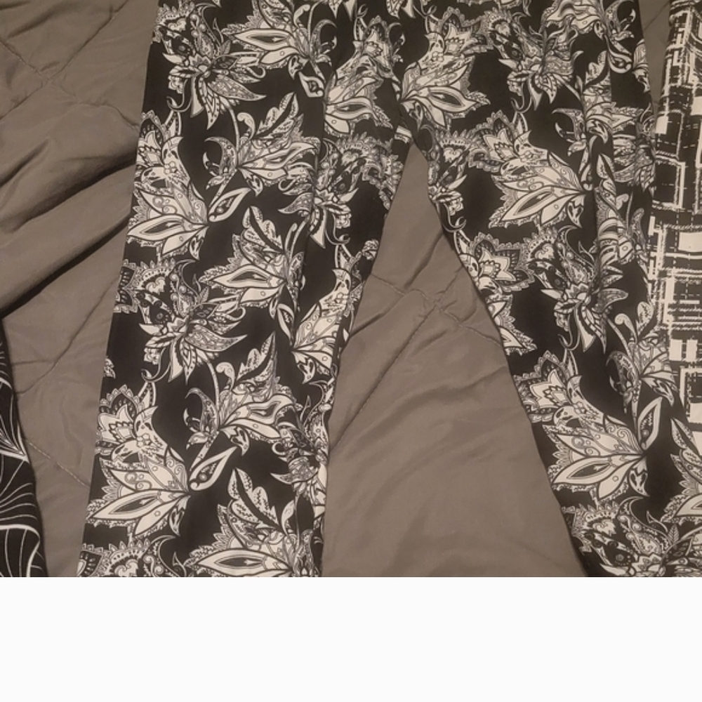 Black & White Floral Leggings